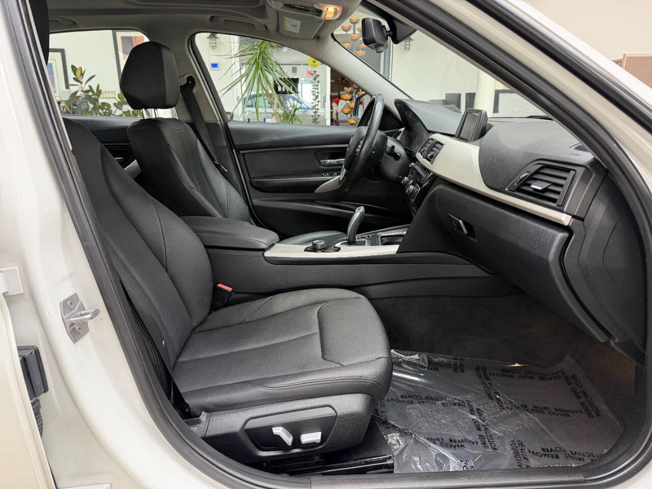 Used 2016 BMW 320i xDrive Sedan AWD/4WD image 17