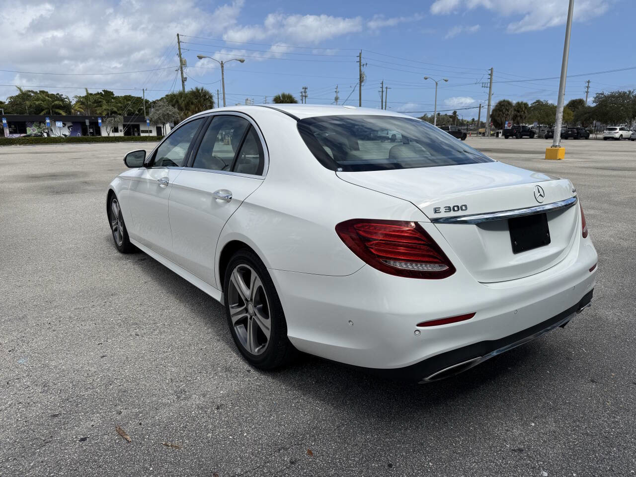 Used 2017 Mercedes-Benz E 300 4MATIC image 7