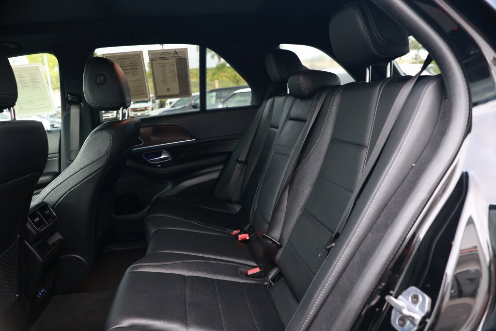 Used 2025 Mercedes-Benz GLE 450e 4MATIC w/ Driver Assistance Package image 33