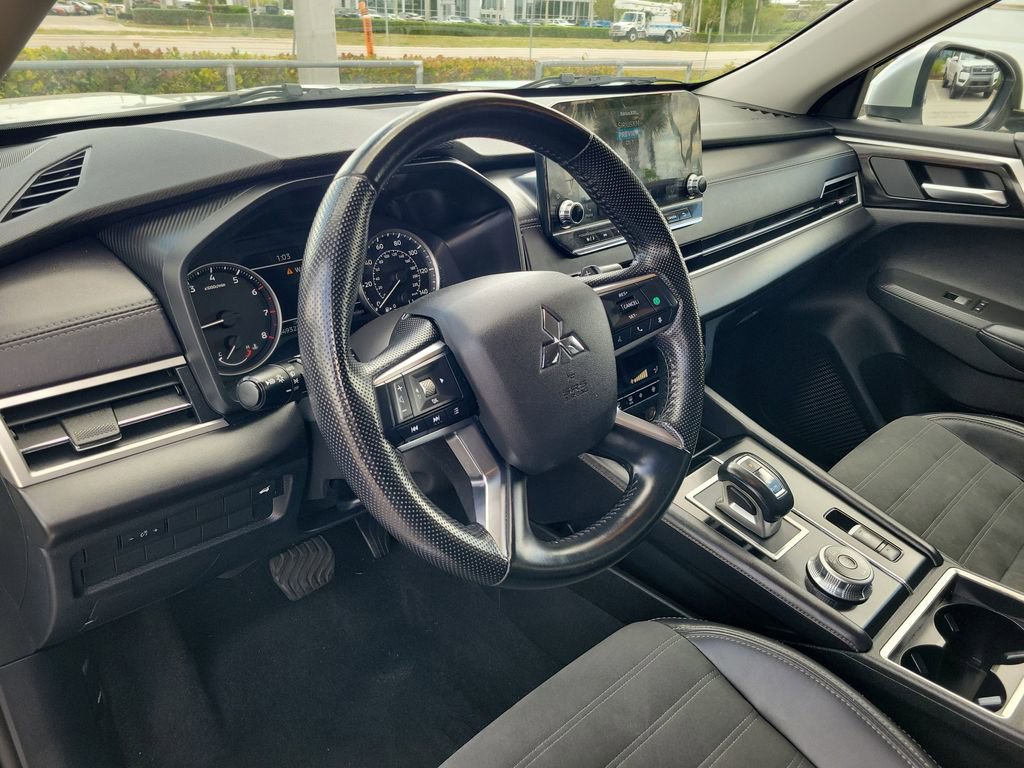 Used 2024 Mitsubishi Outlander SE AWD/4WD image 23