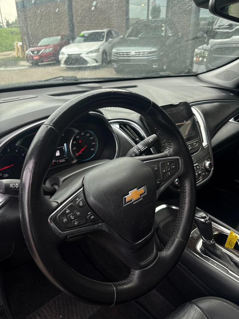 Used 2017 Chevrolet Malibu Premier w/ Driver Confidence Package FWD image 9