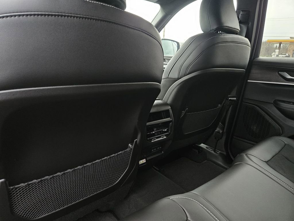 New 2026 Jeep Grand Cherokee Altitude image 28