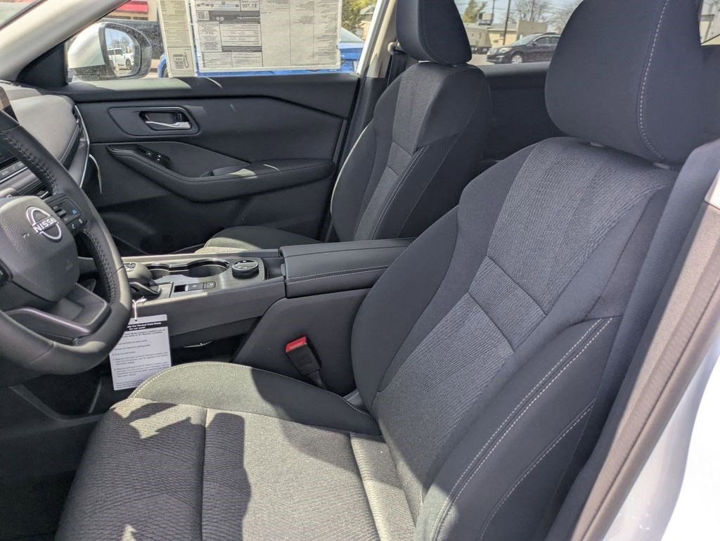 New 2025 Nissan Rogue SV AWD/4WD image 43