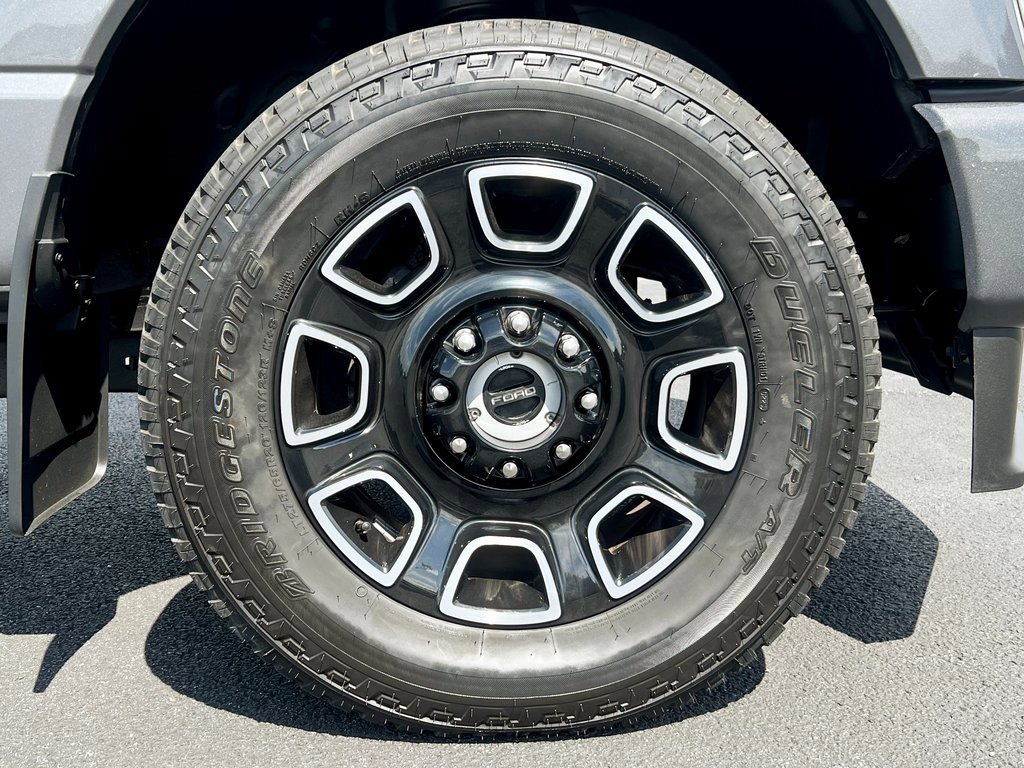 Used 2025 Ford F250 Platinum image 17