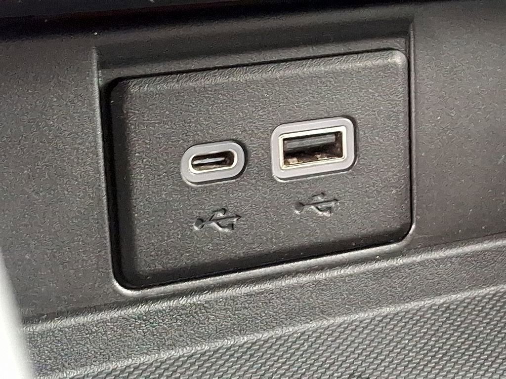 Used 2023 GMC Yukon XL SLT image 26