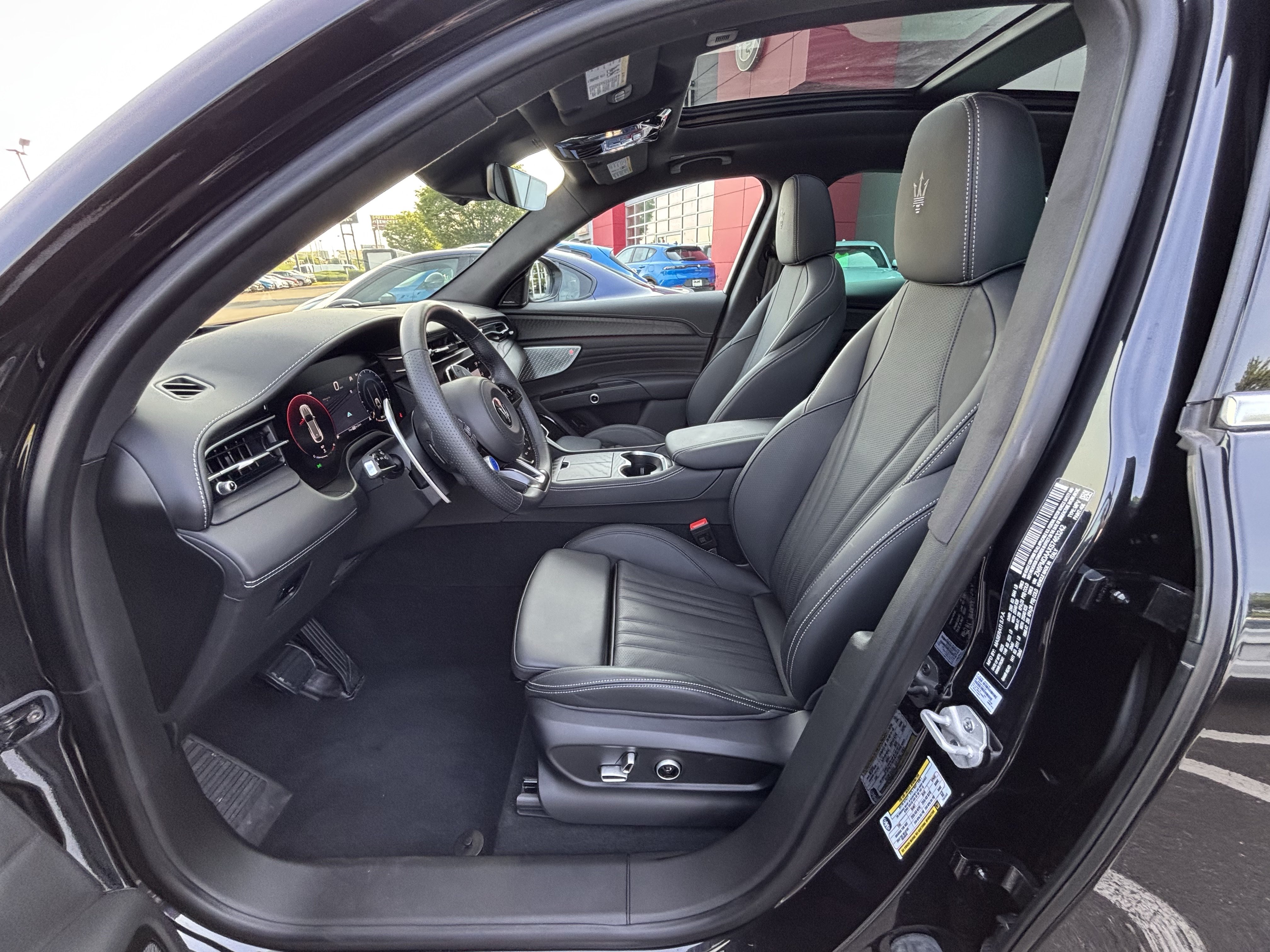 Used 2025 Maserati Grecale Folgore AWD/4WD image 34