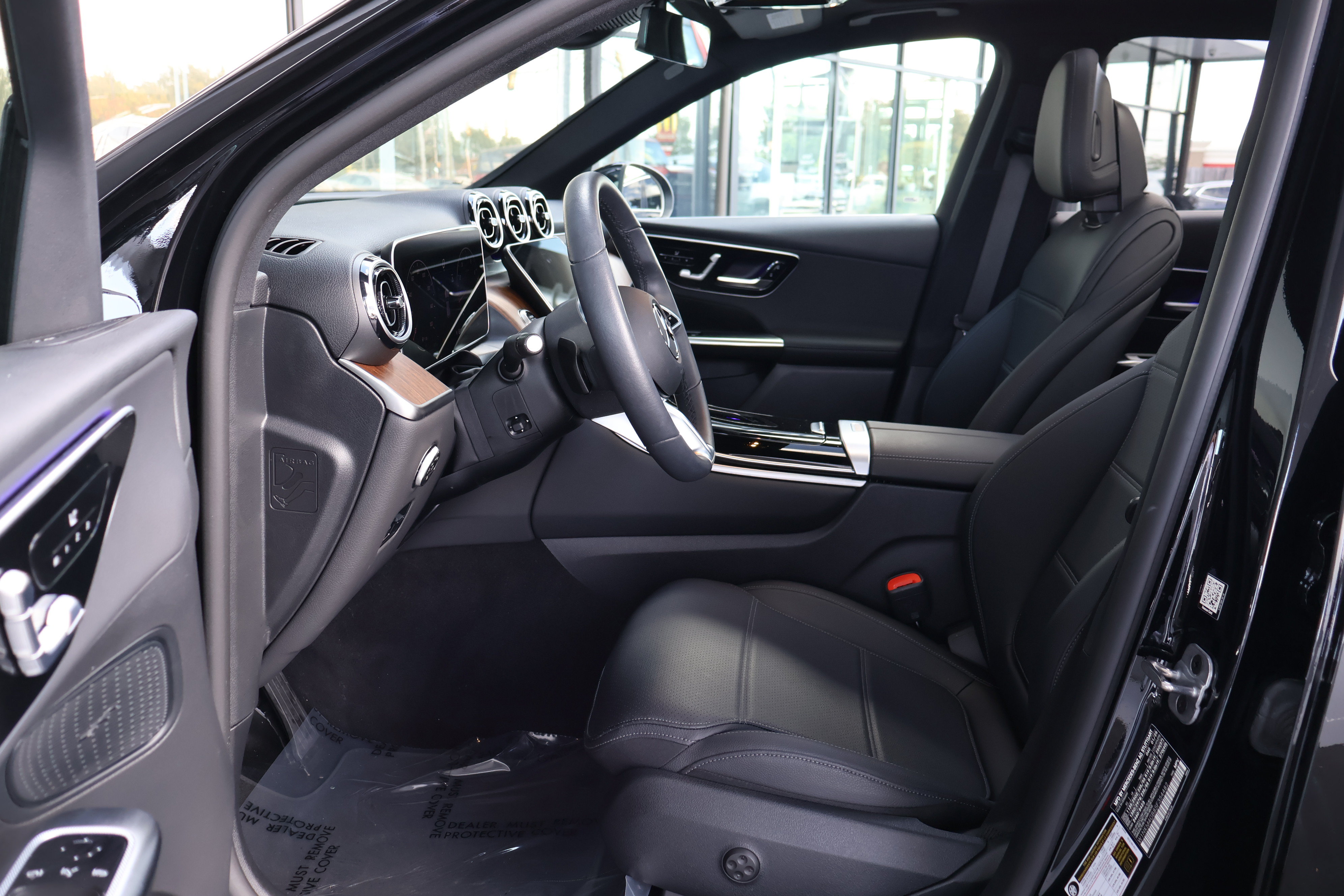 Used 2025 Mercedes-Benz GLC 300 image 10