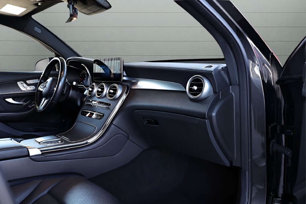 Used 2022 Mercedes-Benz GLC 300 4MATIC Coupe image 65