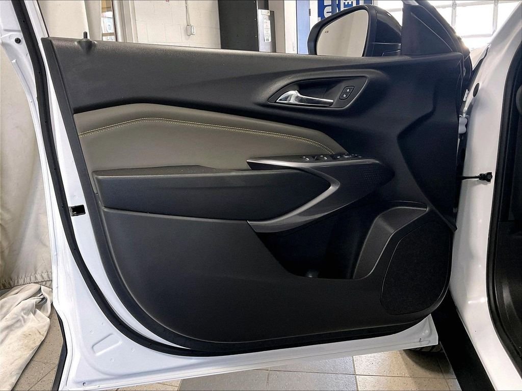 Used 2025 Chevrolet Trax ACTIV w/ Driver Confidence Package FWD image 9