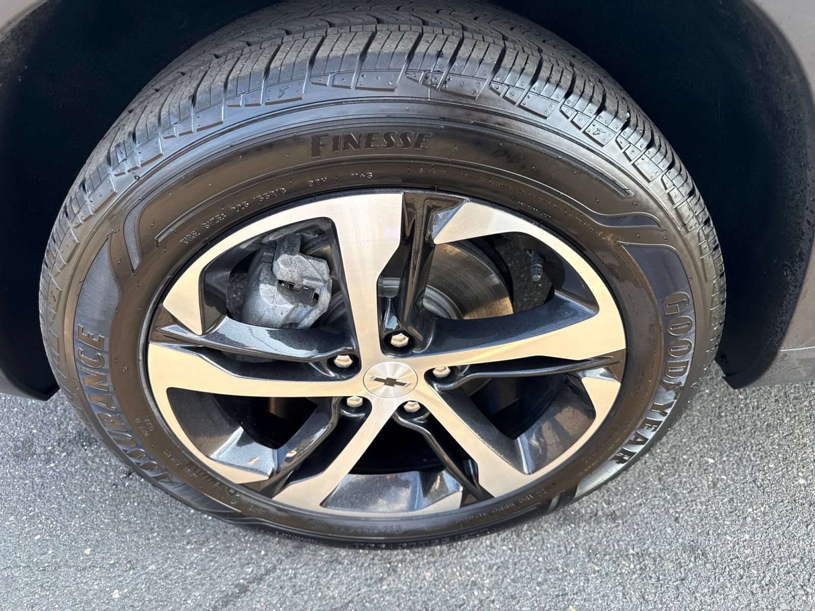Used 2025 Chevrolet Trax RS w/ Sunroof Package FWD image 11