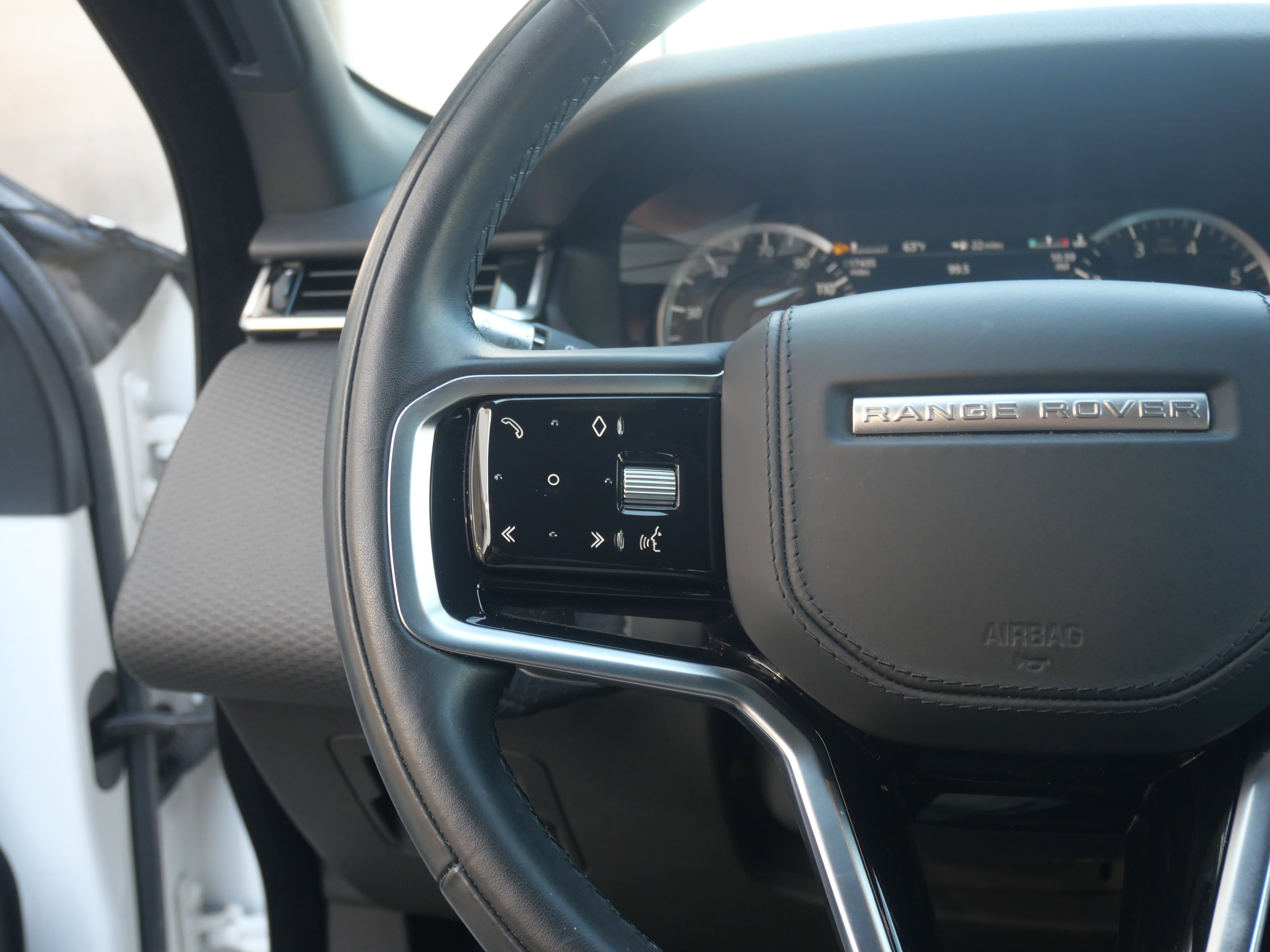 Used 2022 Land Rover Range Rover Velar R-Dynamic S image 22