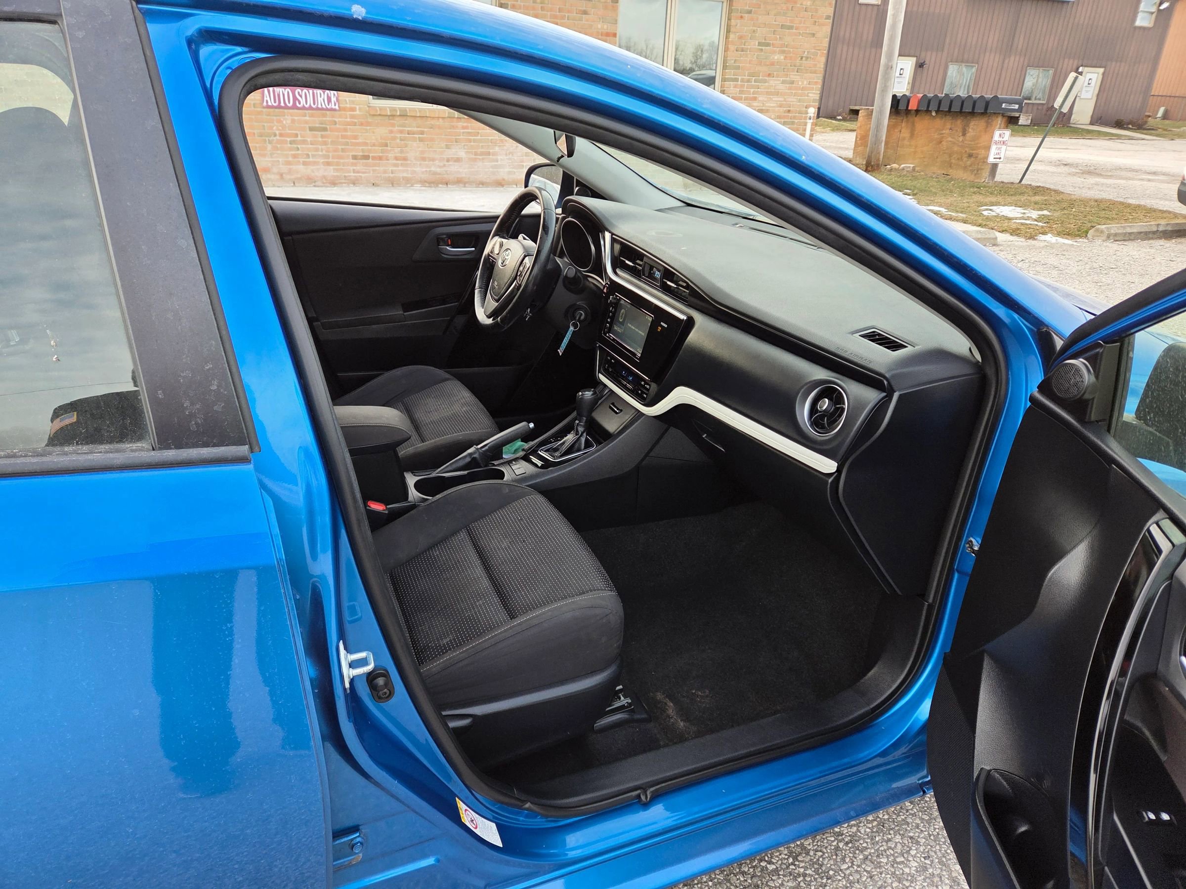 Used 2017 Toyota Corolla iM w/ Carpet Mat Package image 24