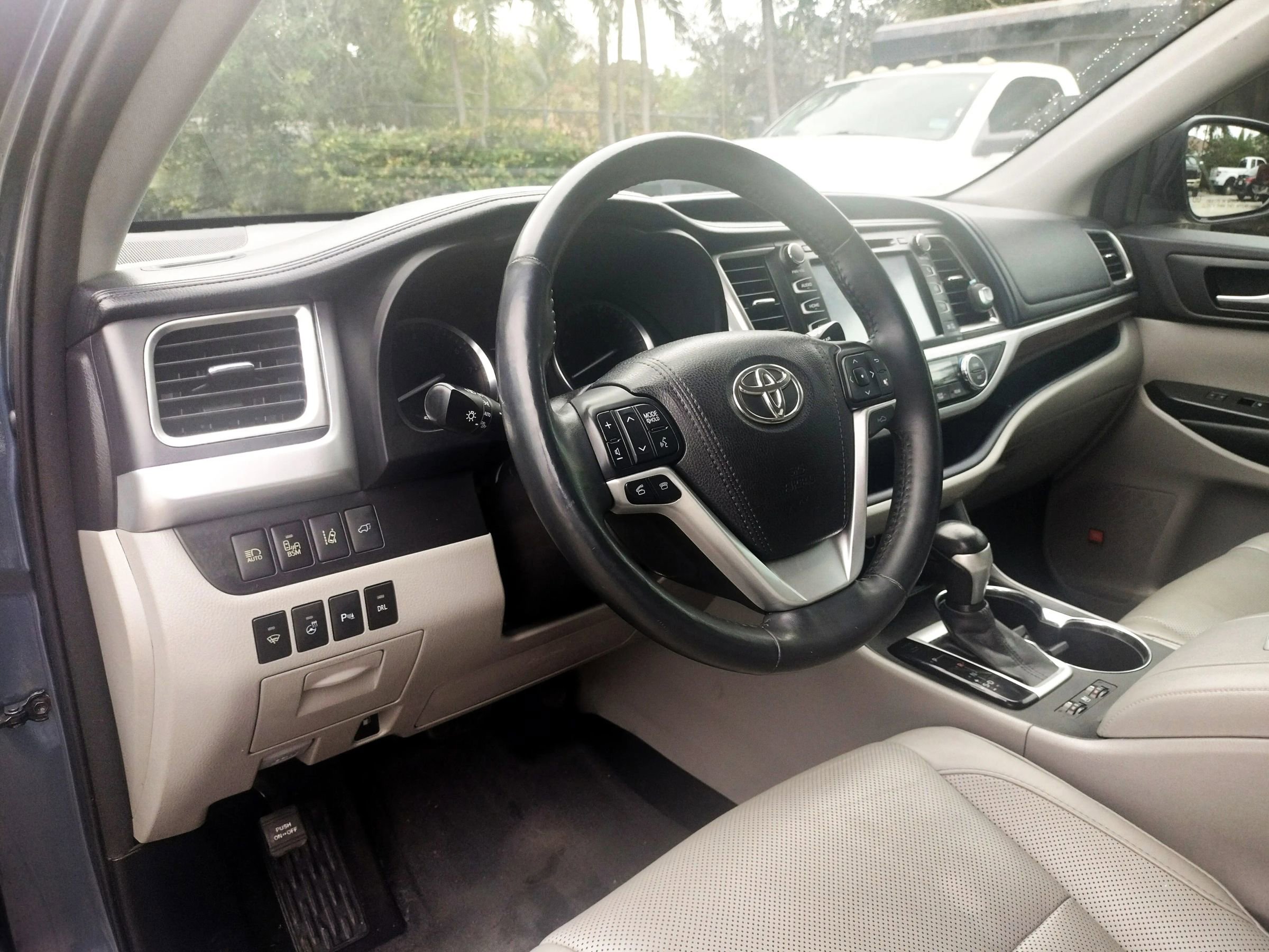 Used 2016 Toyota Highlander Limited Platinum image 17