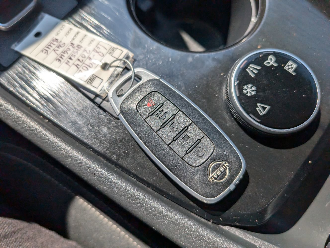 Used 2024 Nissan Rogue SV image 24