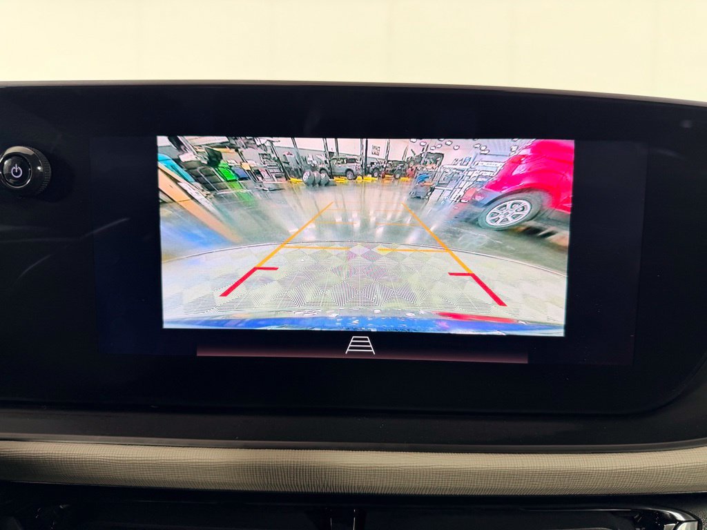 Used 2025 Buick Envista Avenir FWD image 30