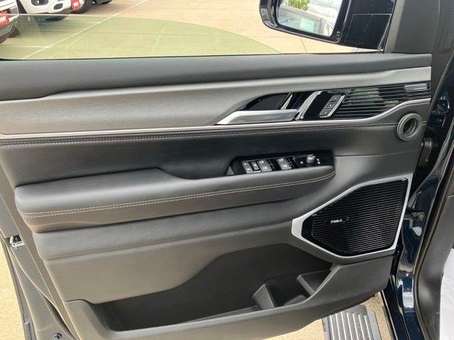 New 2026 Jeep Grand Wagoneer Limited AWD/4WD image 9