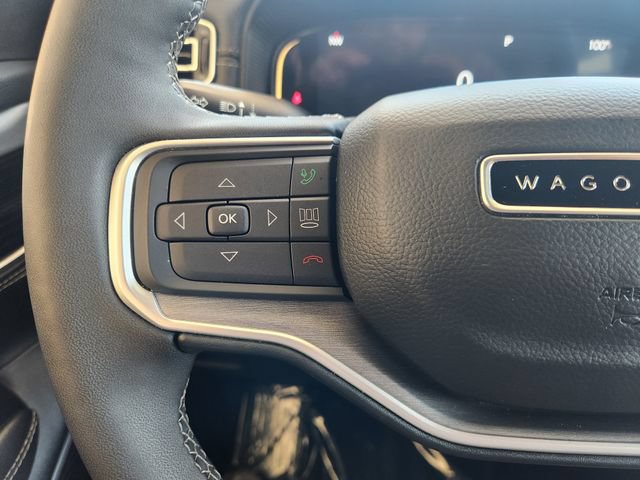 Used 2025 Jeep Wagoneer L Series II AWD/4WD image 28