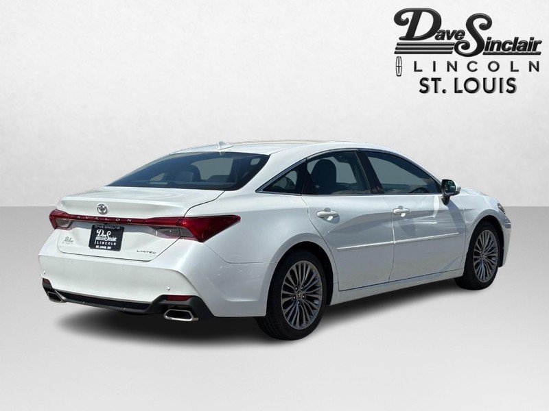Used 2022 Toyota Avalon Limited w/ Advanced Safety Package FWD image 3