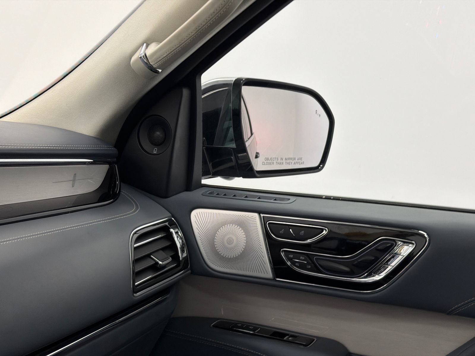 Certified 2023 Lincoln Navigator Black Label AWD/4WD image 33