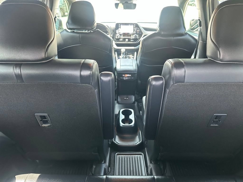 Used 2021 Toyota Highlander XSE FWD image 29