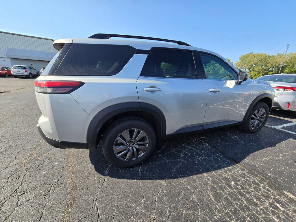 Used 2025 Nissan Pathfinder SV FWD image 8