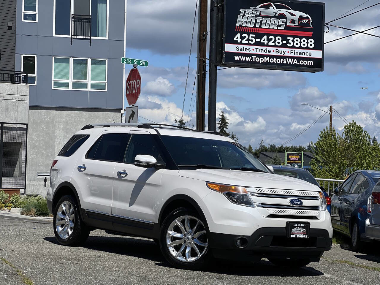 Used 2015 Ford Explorer Limited w/ Equipment Group 301A image 2