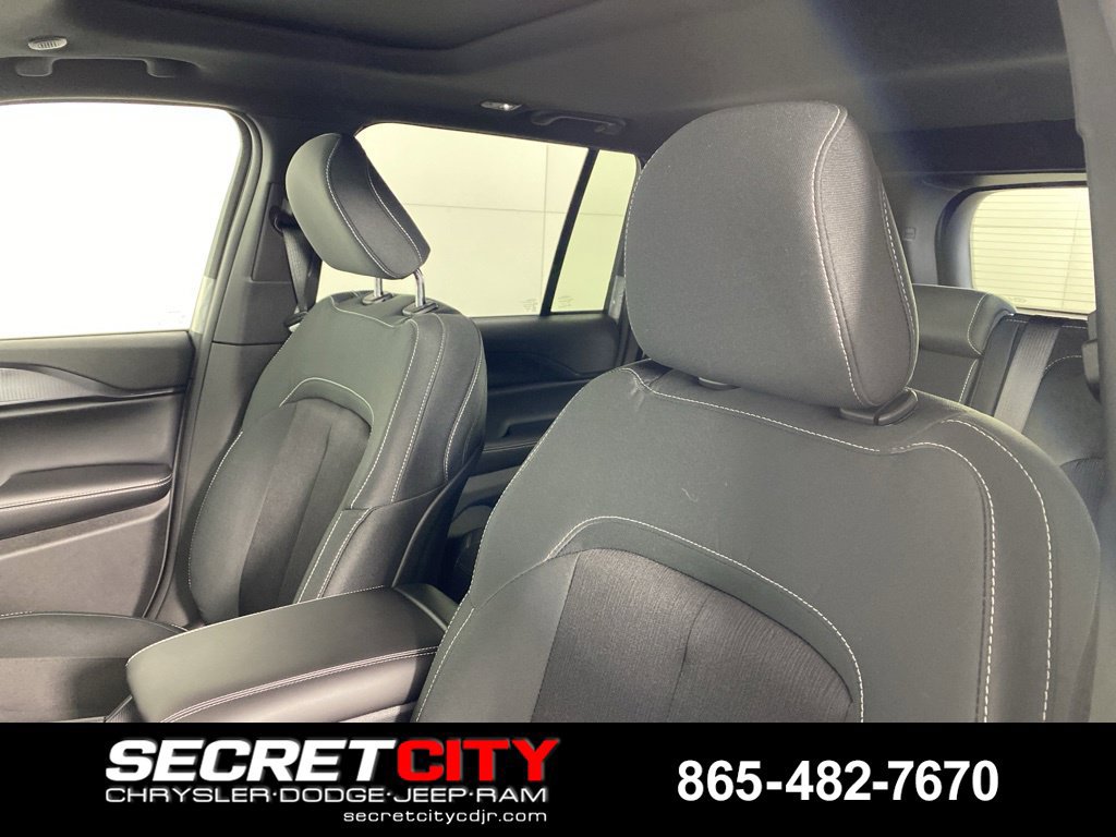 New 2026 Jeep Grand Cherokee Laredo X AWD/4WD image 12