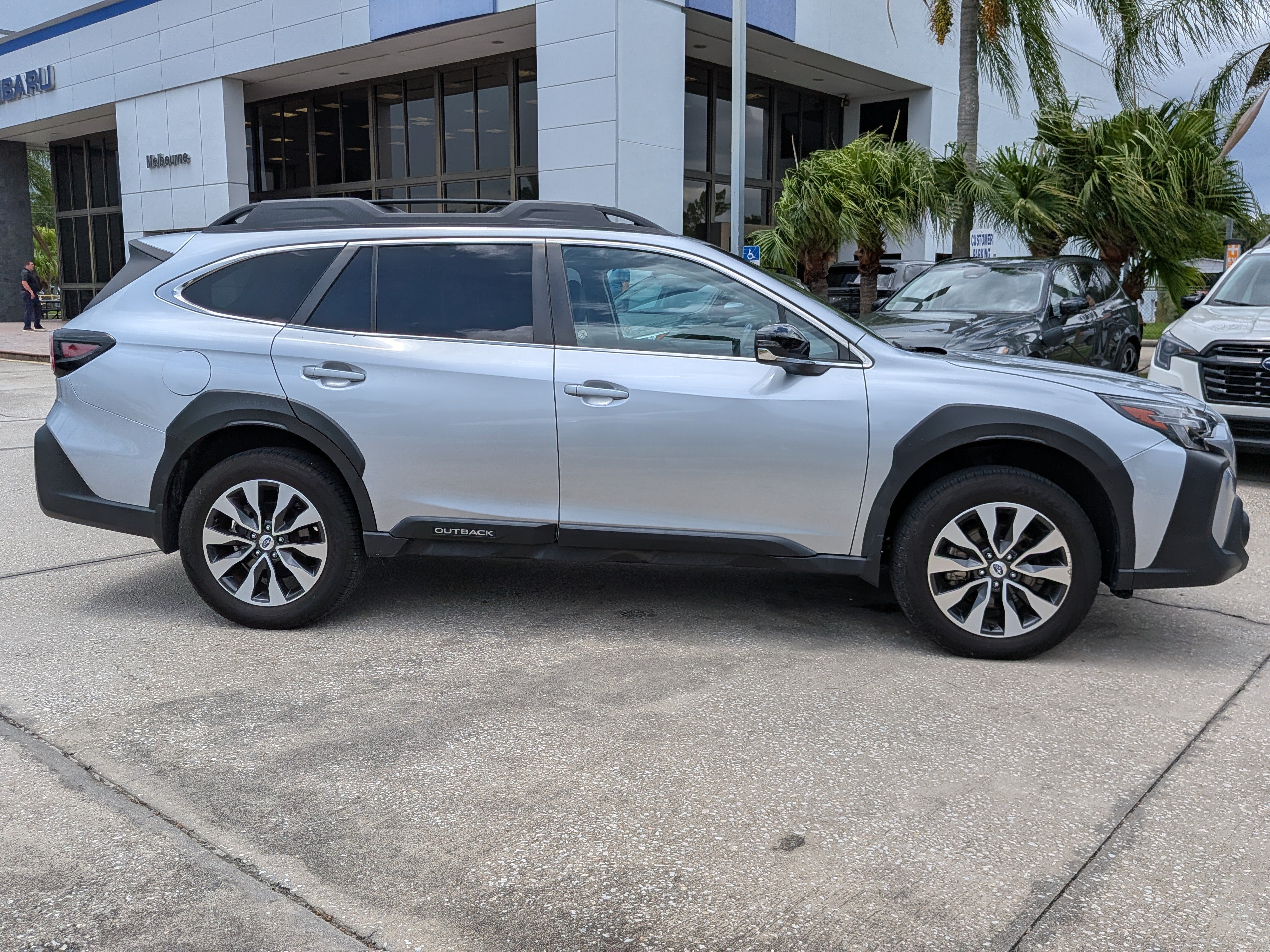 Certified 2025 Subaru Outback Limited AWD/4WD image 3