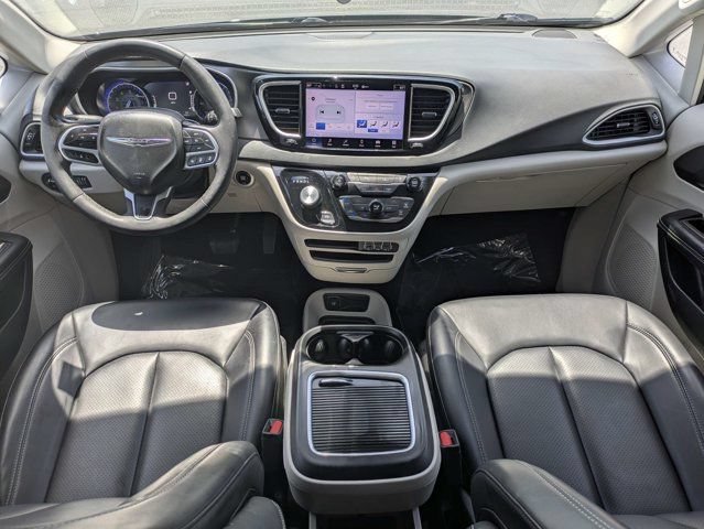 Used 2023 Chrysler Pacifica Touring-L FWD image 16