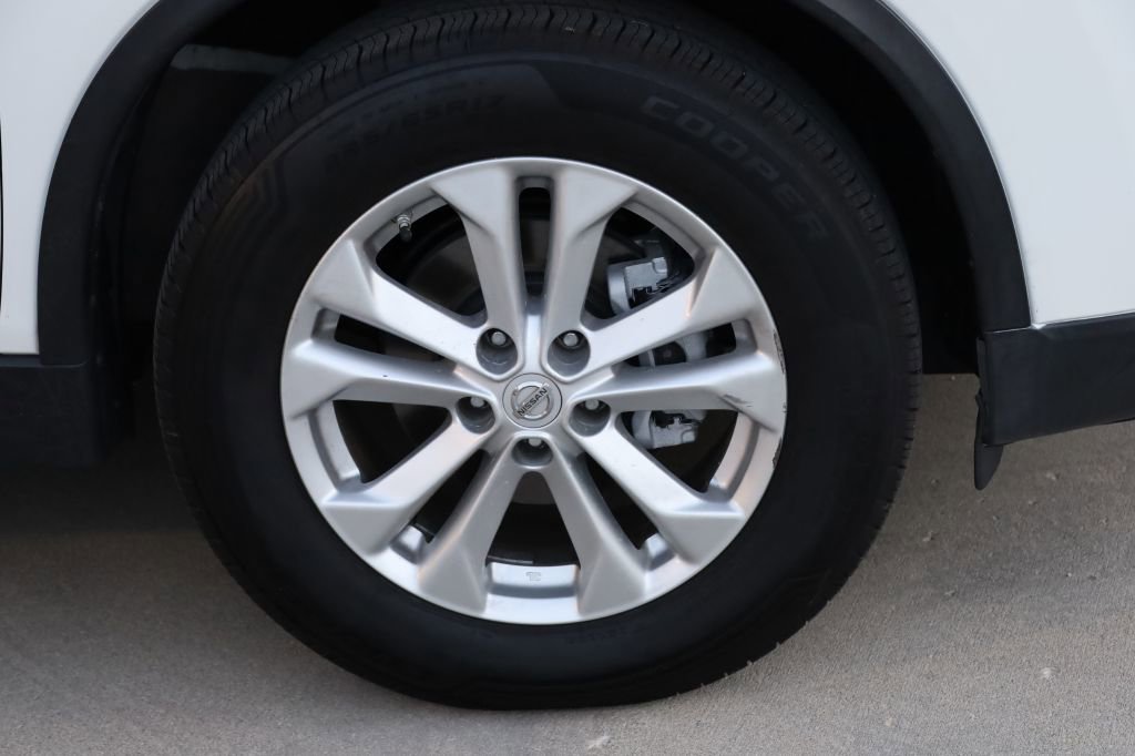 Used 2014 Nissan Rogue SV image 33
