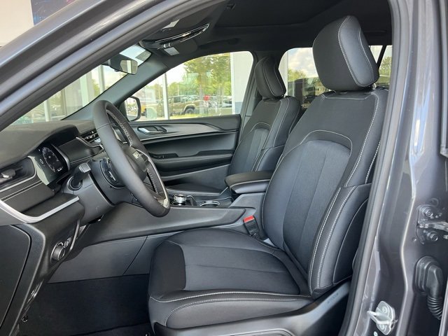 New 2025 Jeep Grand Cherokee L Laredo w/ Luxury Tech Group I image 11