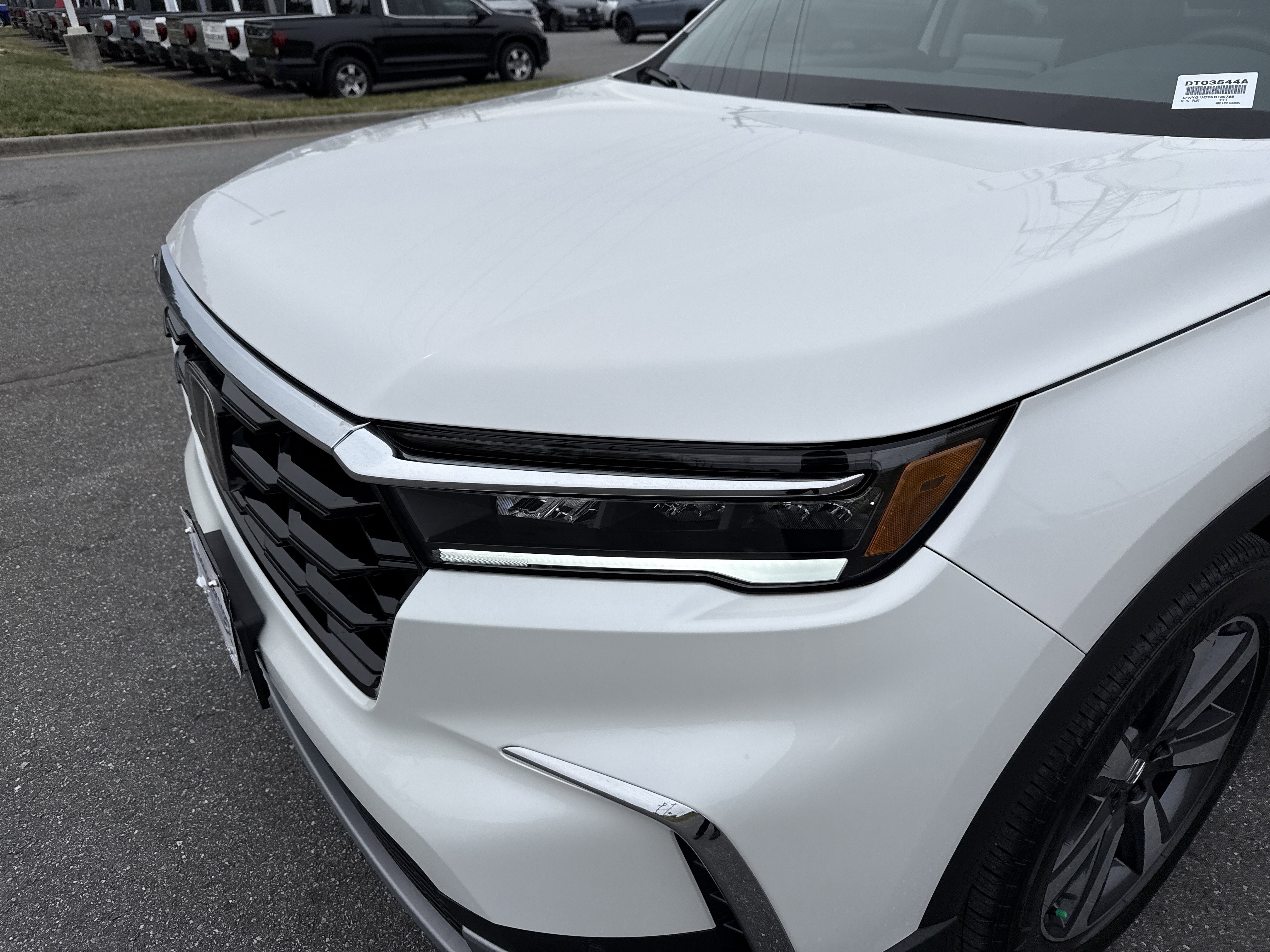 Certified 2025 Honda Pilot Touring image 6