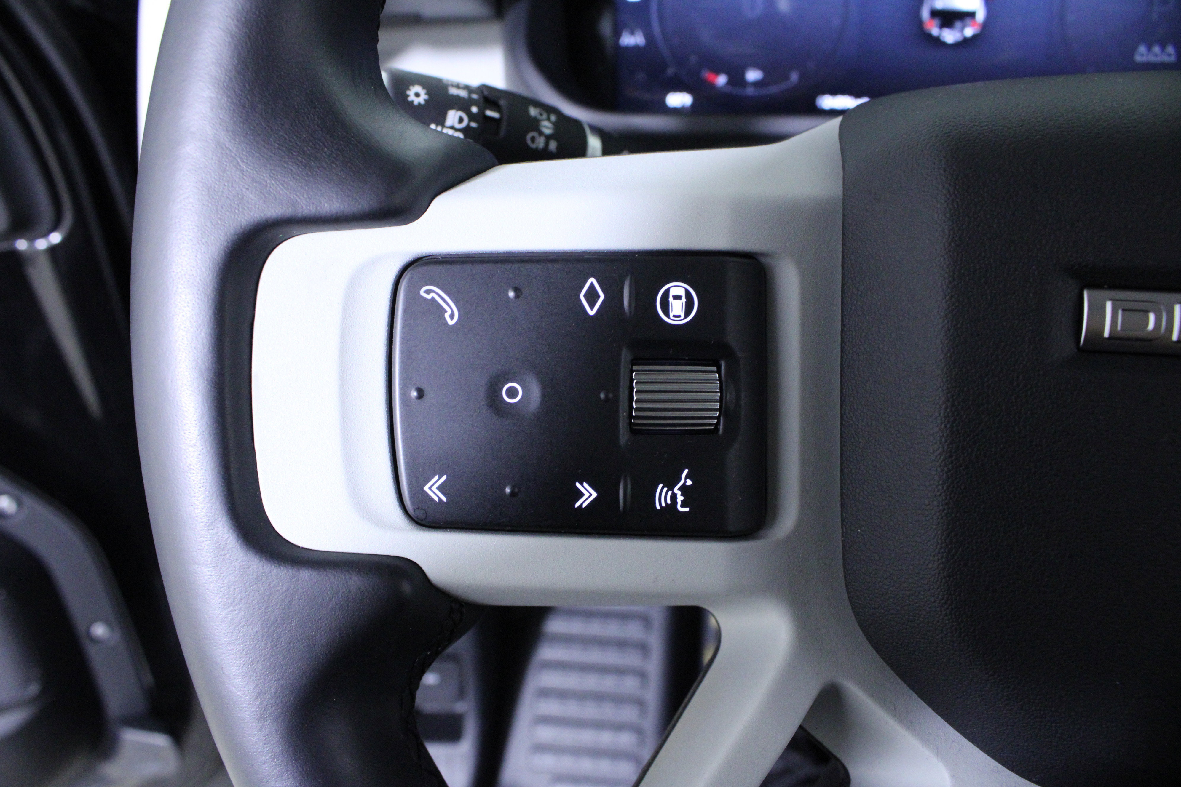 Used 2024 Land Rover Defender 110 S image 23