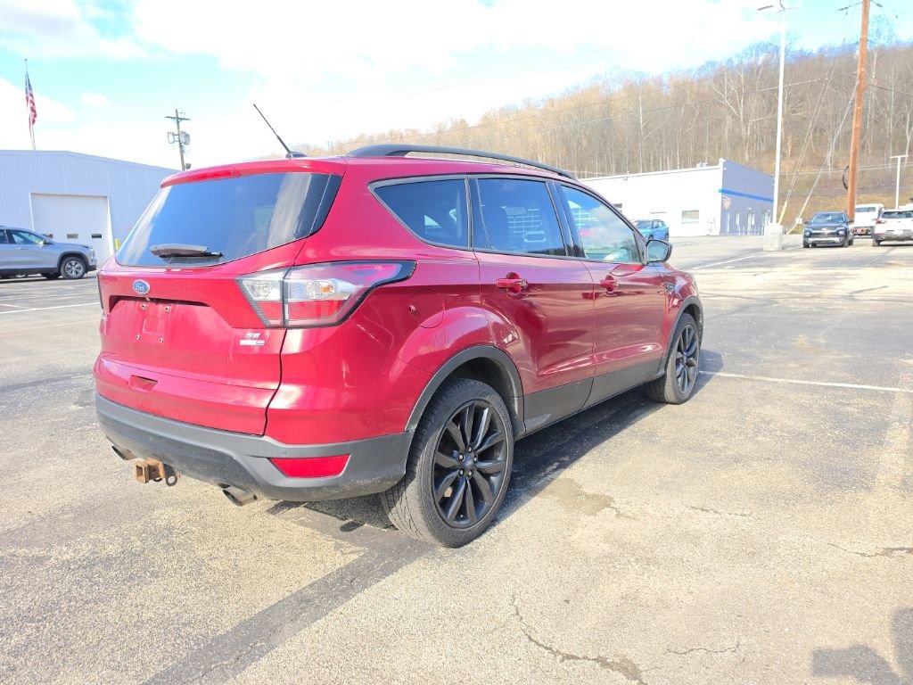 Used 2017 Ford Escape SE w/ Equipment Group 201A image 4