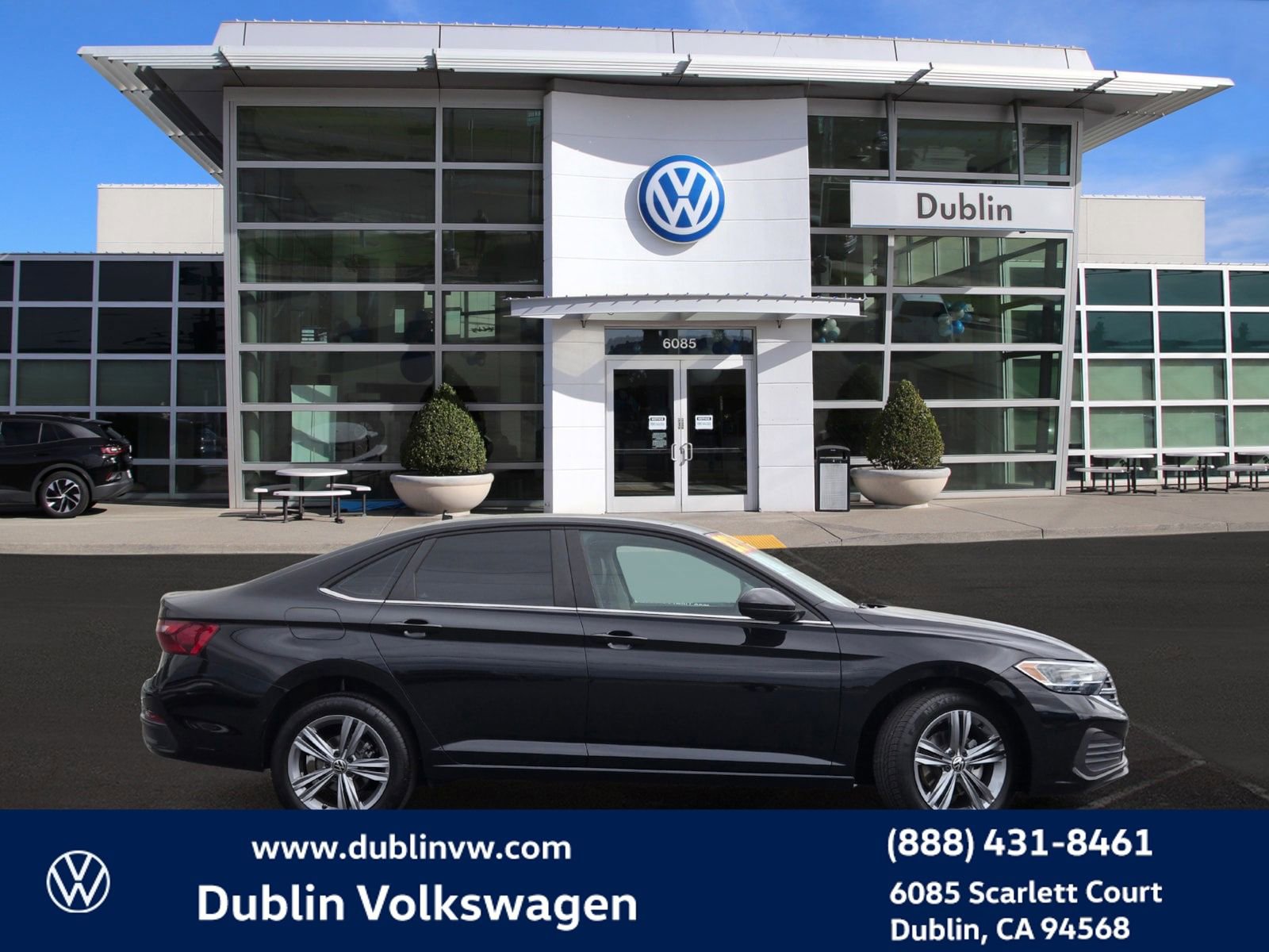 Used 2024 Volkswagen Jetta SE w/ Panoramic Sunroof Package FWD image 3