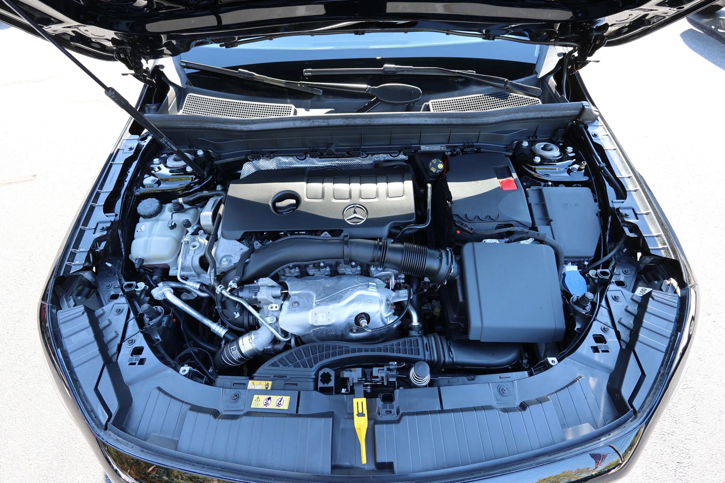 Used 2023 Mercedes-Benz GLB 250 4MATIC w/ Premium Package image 27