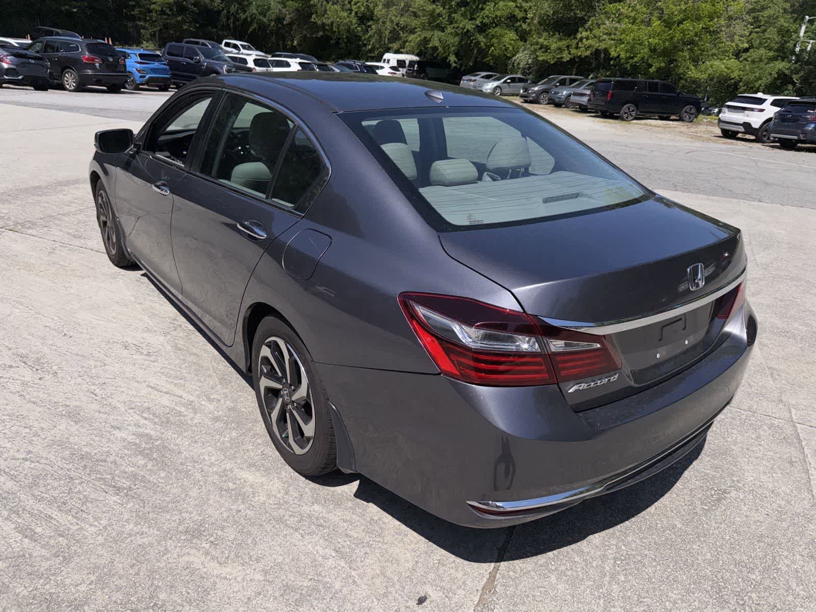 Used 2017 Honda Accord EX-L image 7