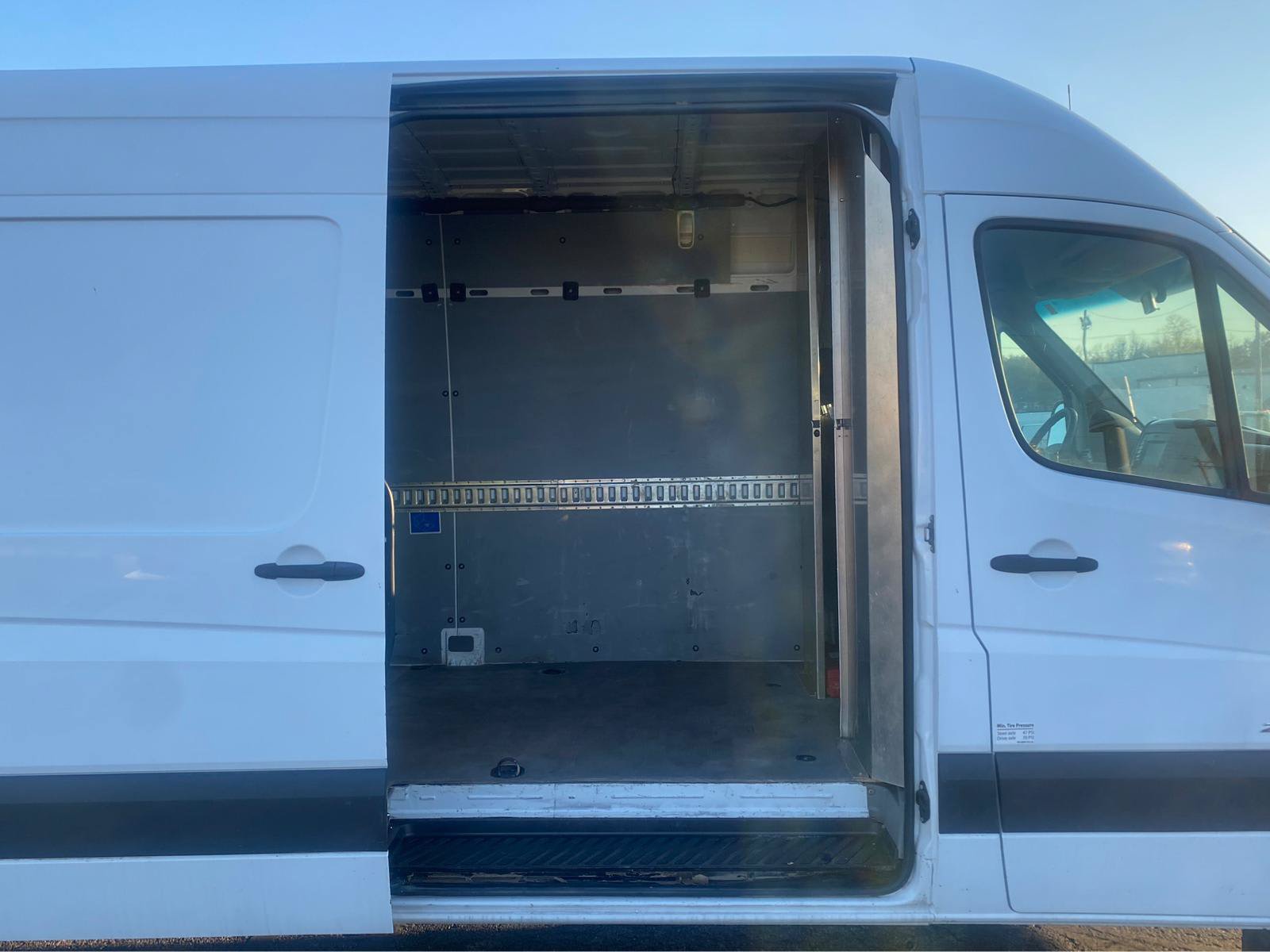 Used 2015 Freightliner Sprinter 2500 RWD image 5