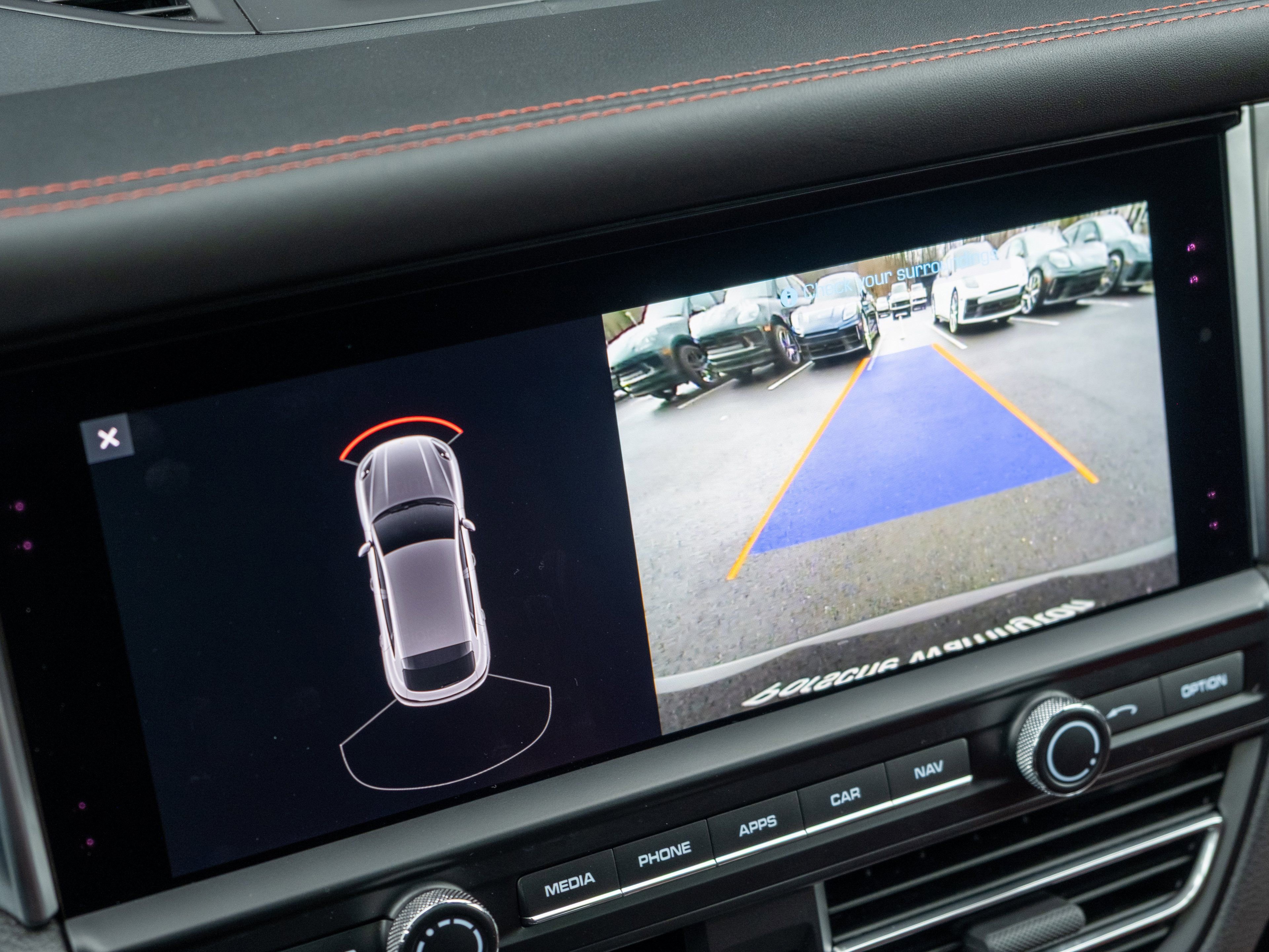 Certified 2021 Porsche Macan image 30