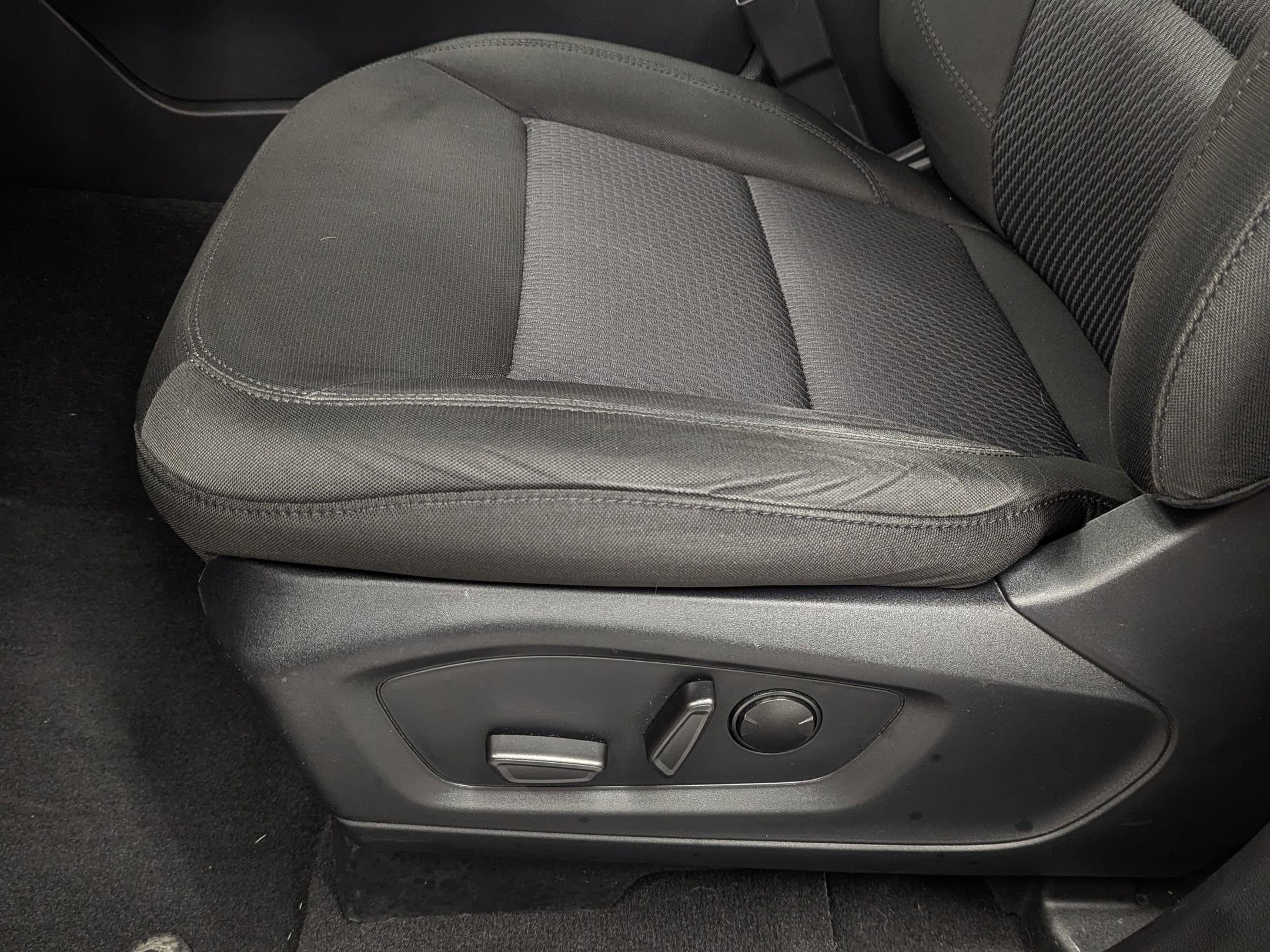 Certified 2023 Ford Explorer XLT w/ Class IV Trailer Tow Package image 11