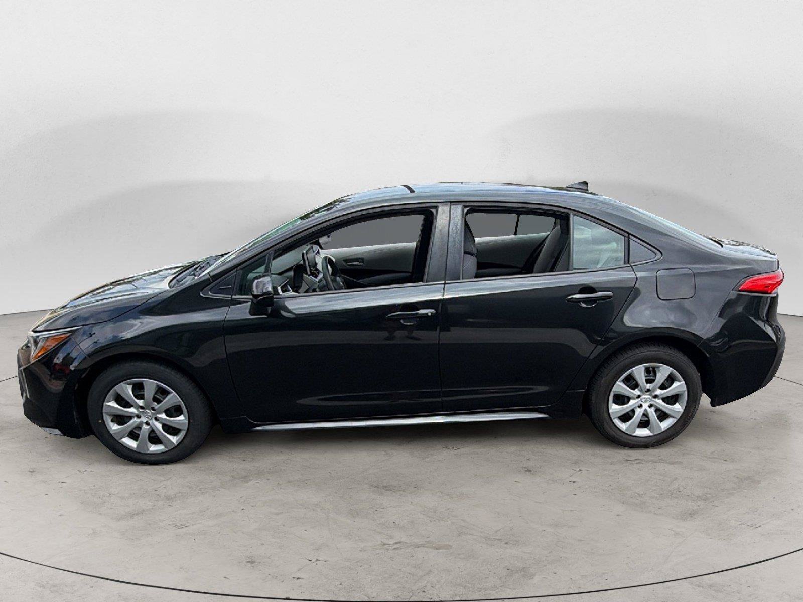 Used 2021 Toyota Corolla LE w/ Carpet Mat Package (TMS) FWD image 4