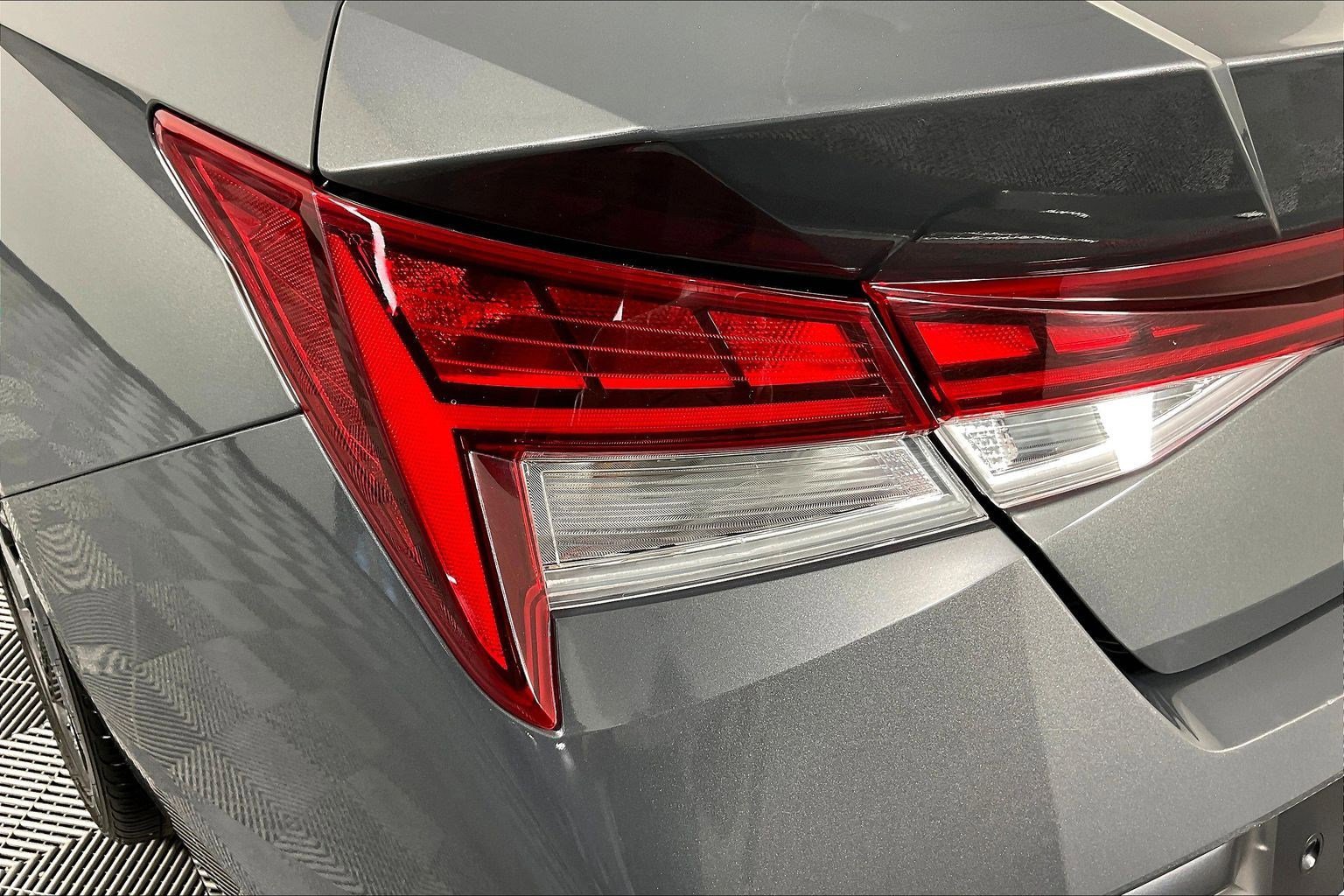 Used 2024 Hyundai Elantra Limited FWD image 22