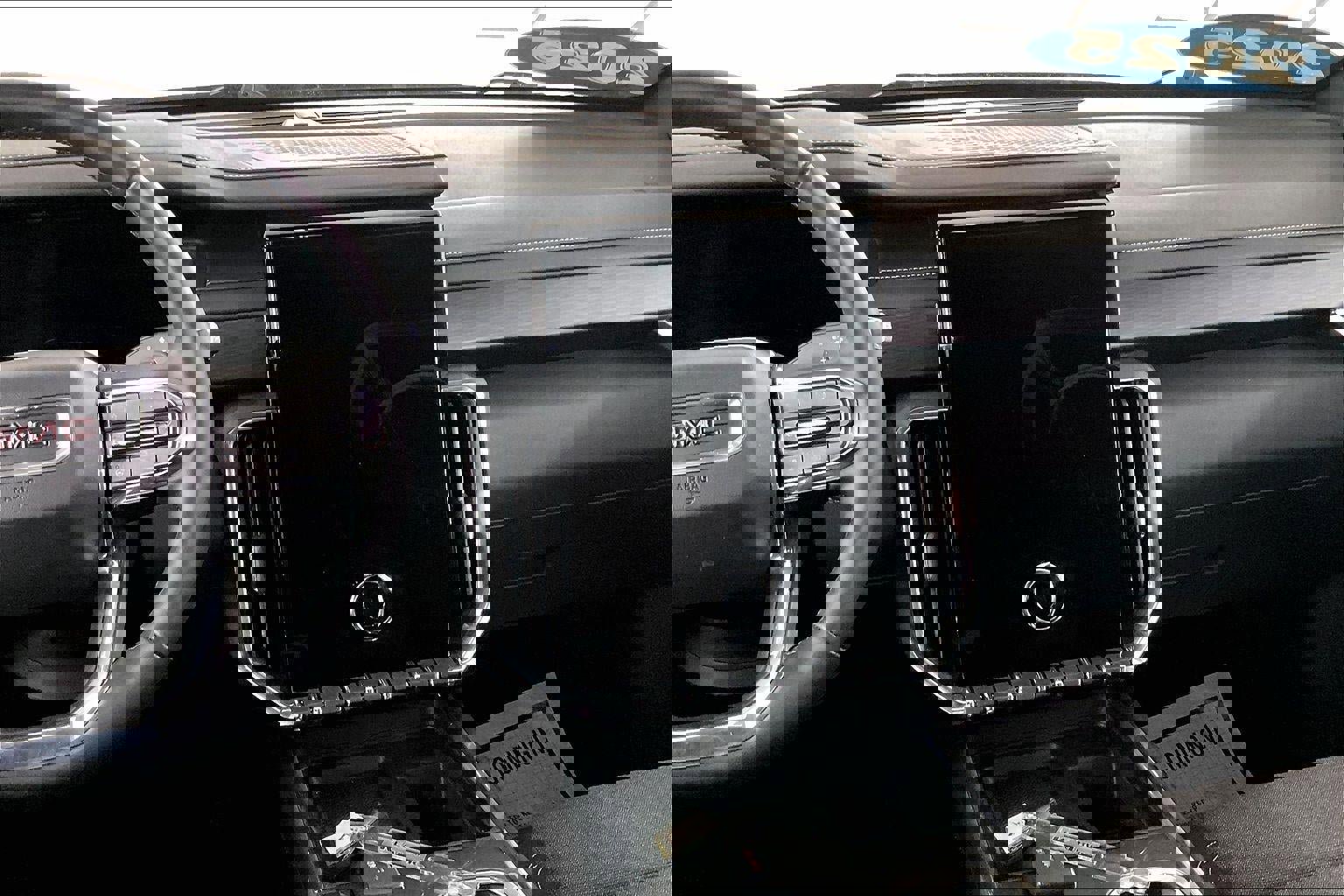 Used 2025 GMC Acadia Elevation image 9