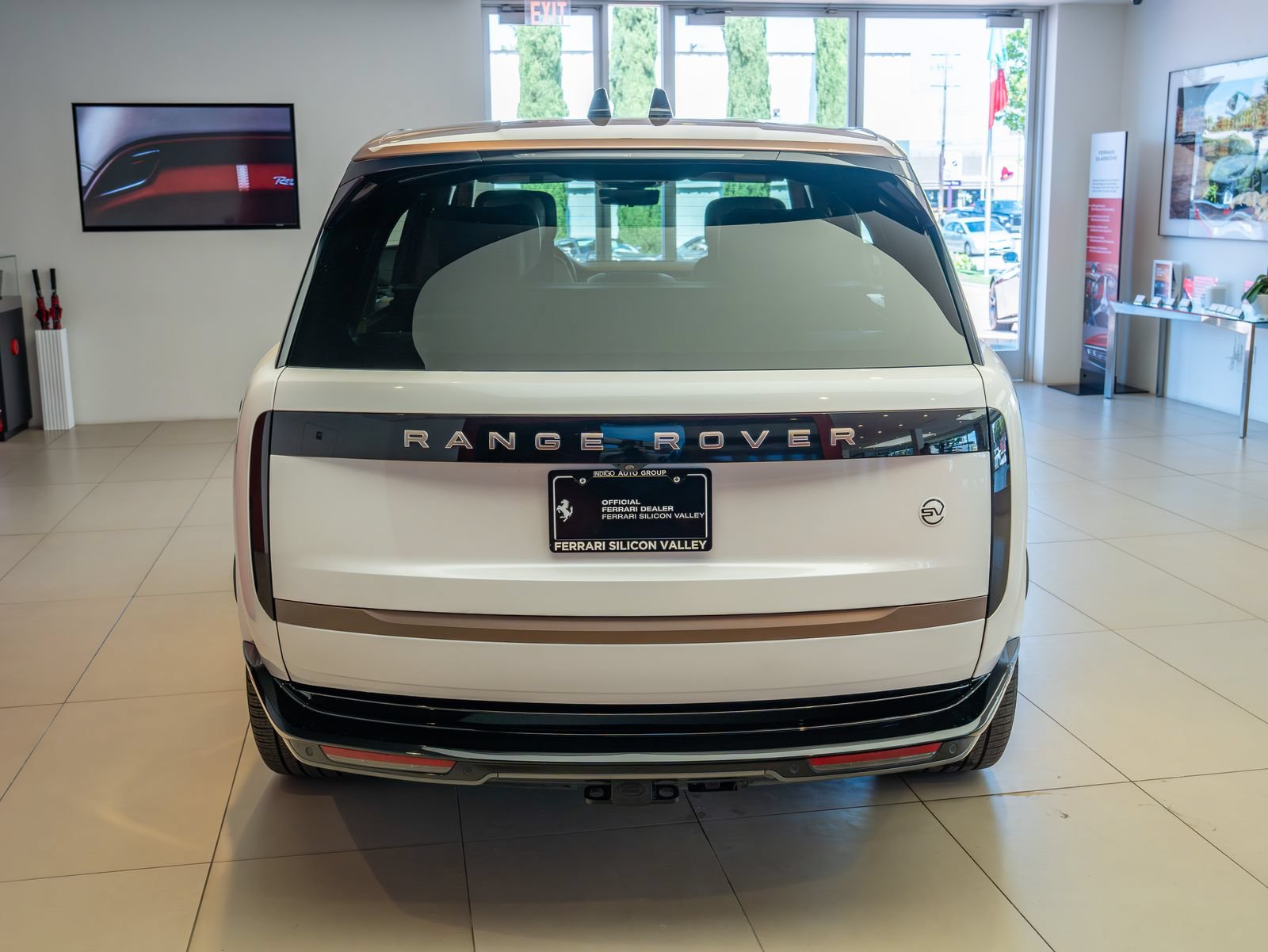 Used 2022 Land Rover Range Rover SV AWD/4WD image 5