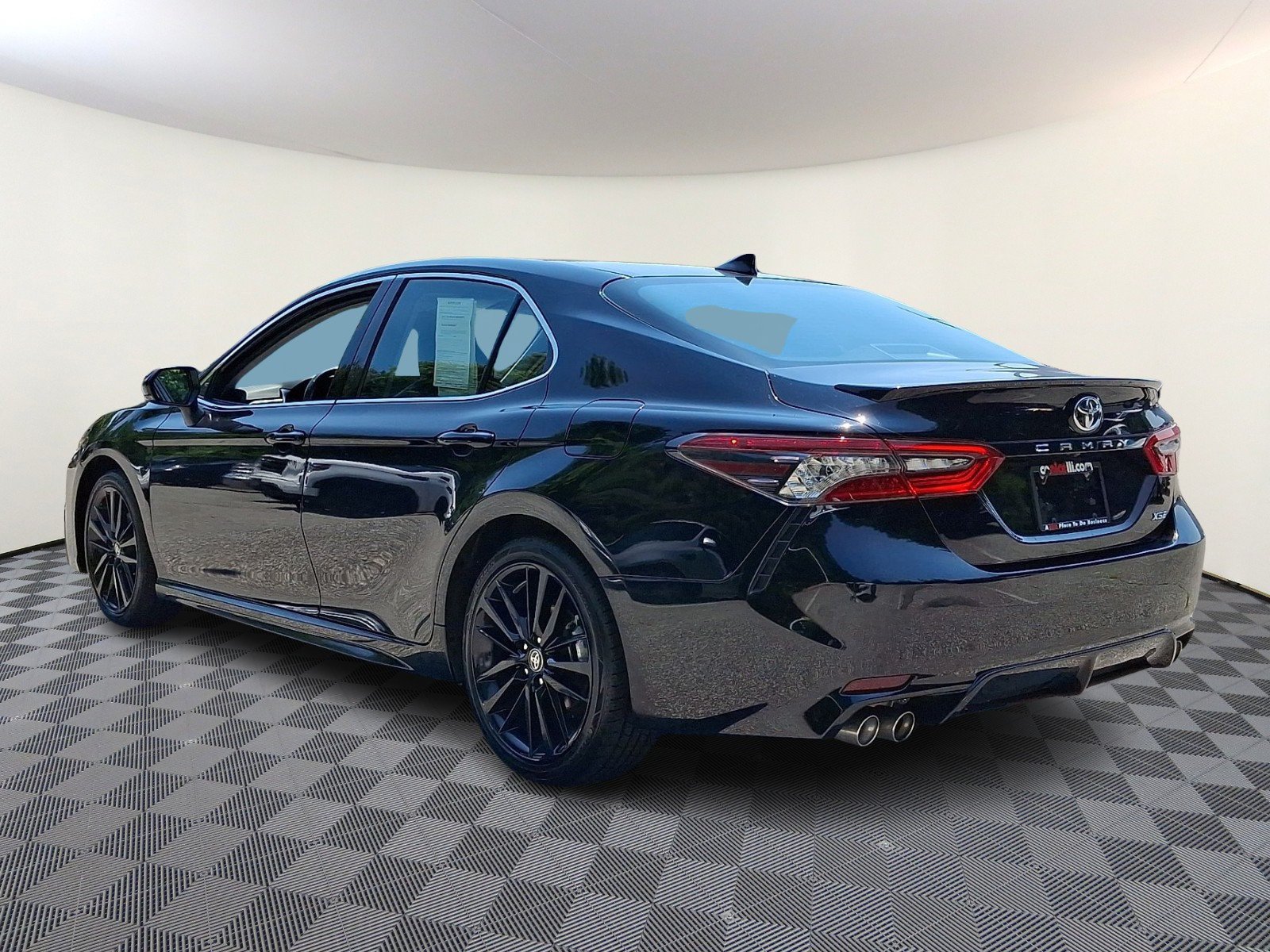 Used 2024 Toyota Camry XSE FWD image 4