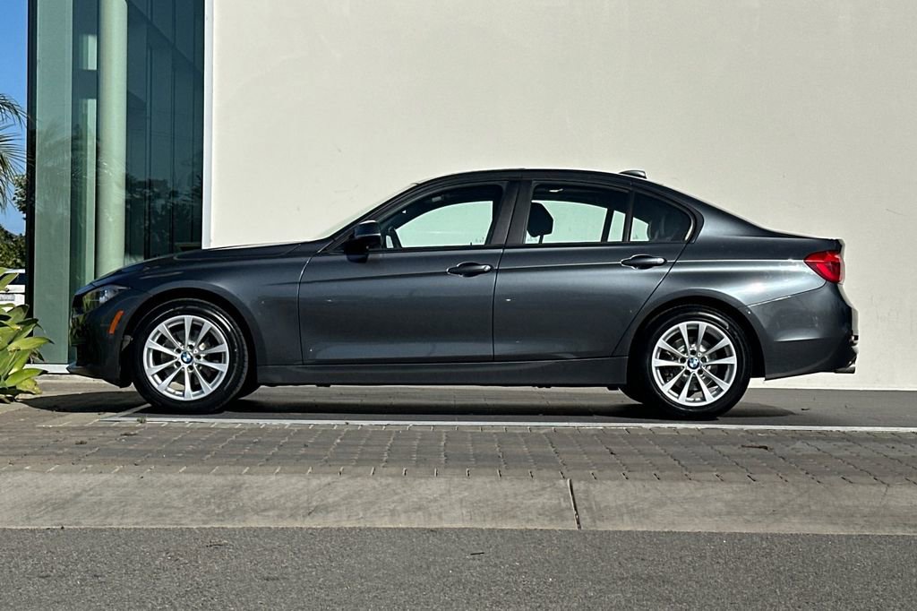 Used 2017 BMW 320i Sedan RWD image 6