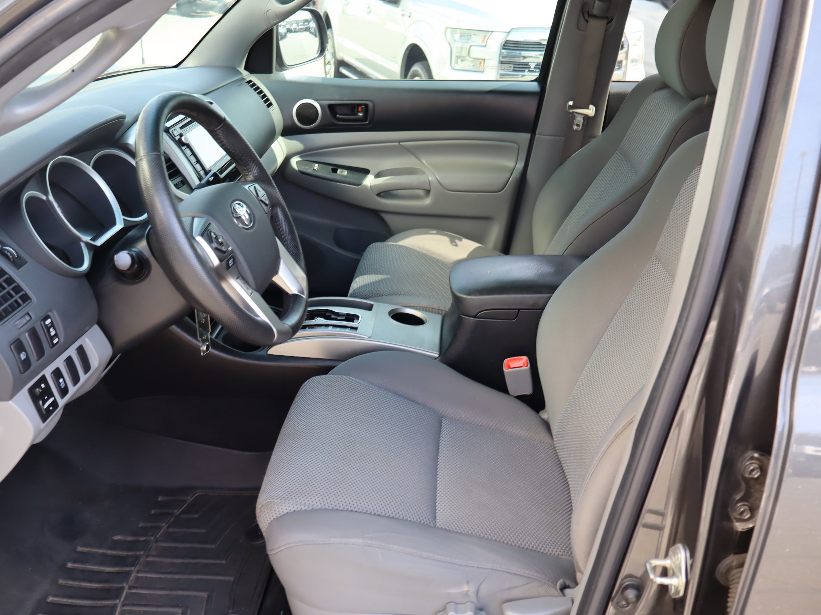 Used 2015 Toyota Tacoma PreRunner w/ TRD Sport Package image 19