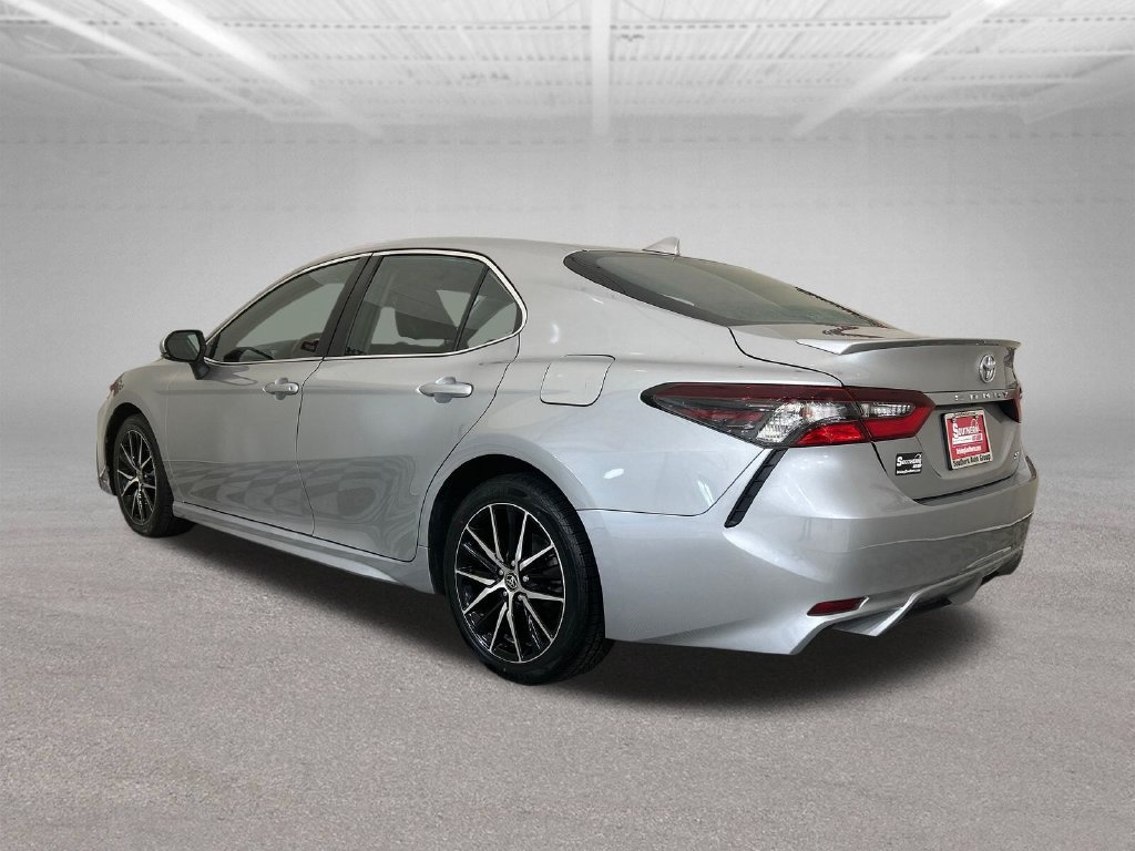 Used 2024 Toyota Camry SE FWD image 3
