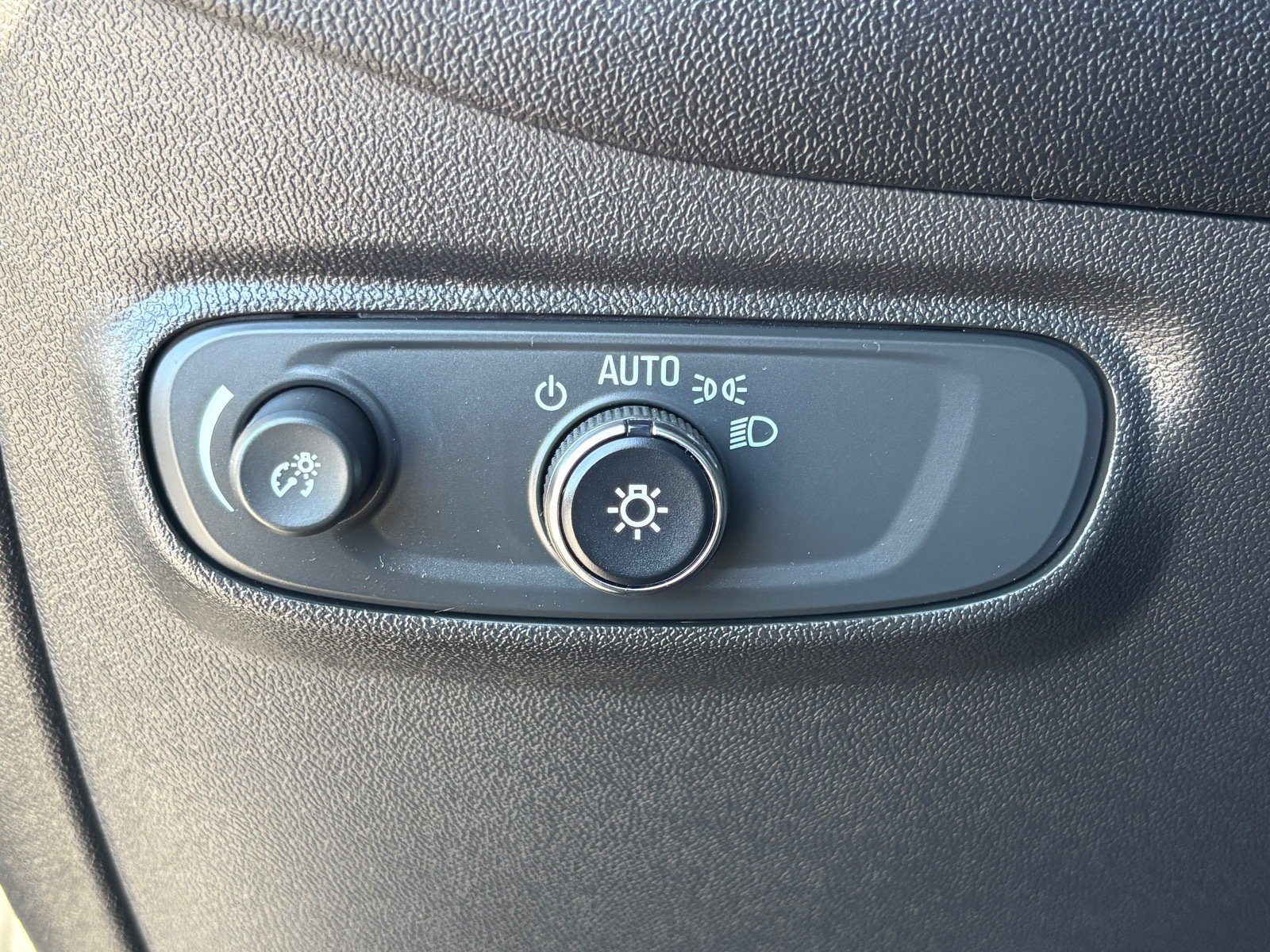 Used 2024 Chevrolet Equinox LS w/ Midnight Edition FWD image 25