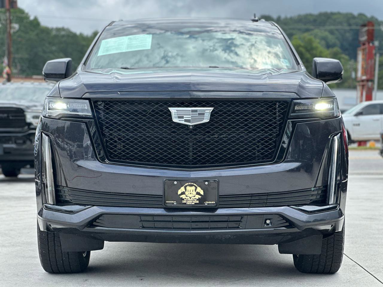 Used 2022 Cadillac Escalade Sport Platinum AWD/4WD image 2